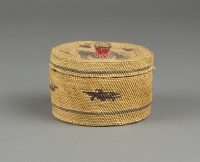 Makah%20artist%3B%20Nuu-chah-nulth%20artist%2C%20%3Cb%3E%3Ci%3E%20Basket%3C%2Fi%3E%3C%2Fb%3E%2C%20ca.%201920%2C%20sweet%20grass%20sedge%2C%20slew%20sedge%20and%20beargrass%2C%20Gift%20of%20Priscilla%20Hagan%2C%20no%20known%20copyright%20restrictions%2C%201998.23.18A%2CB